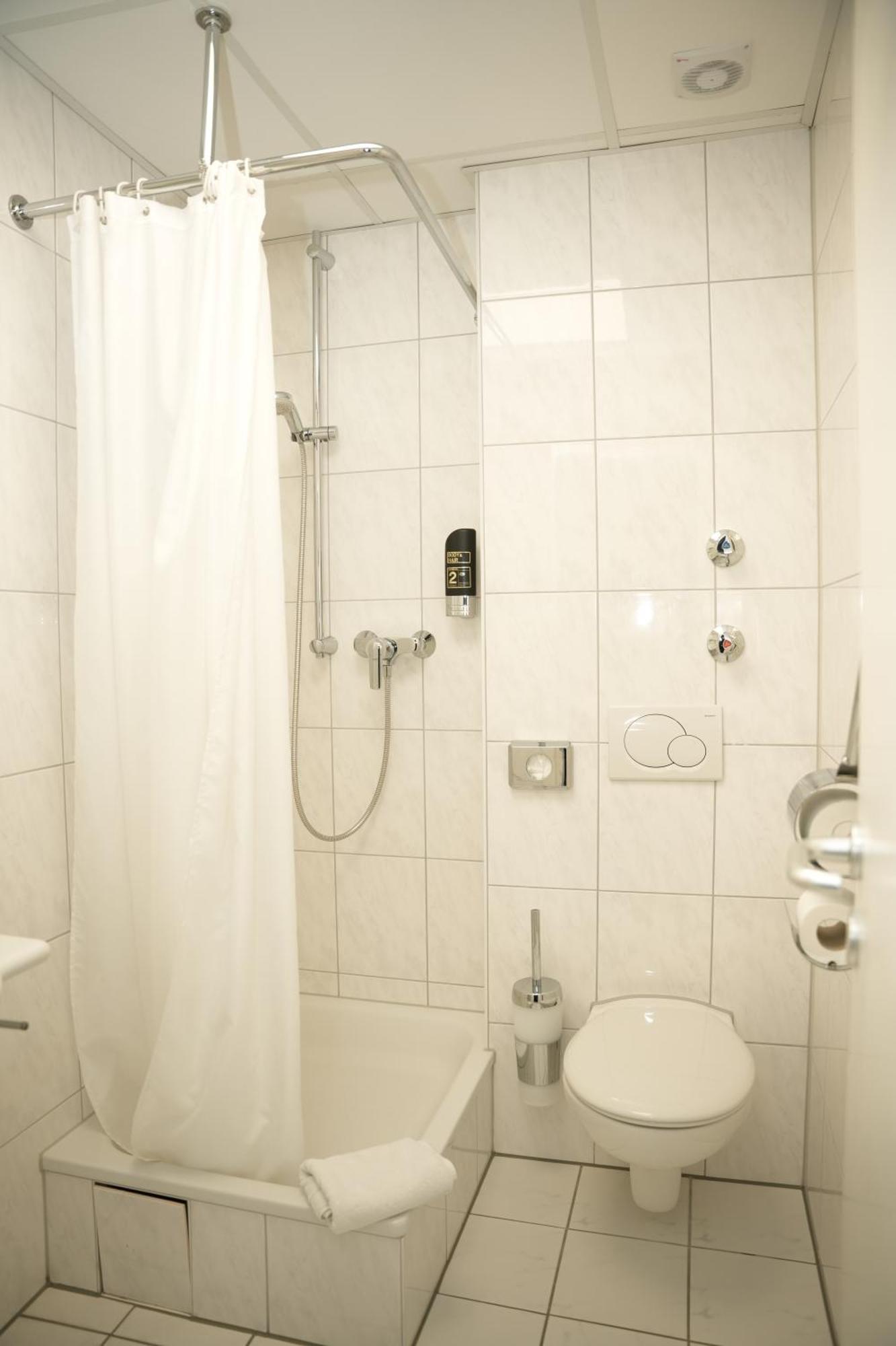 Weber Hotel マンハイム エクステリア 写真