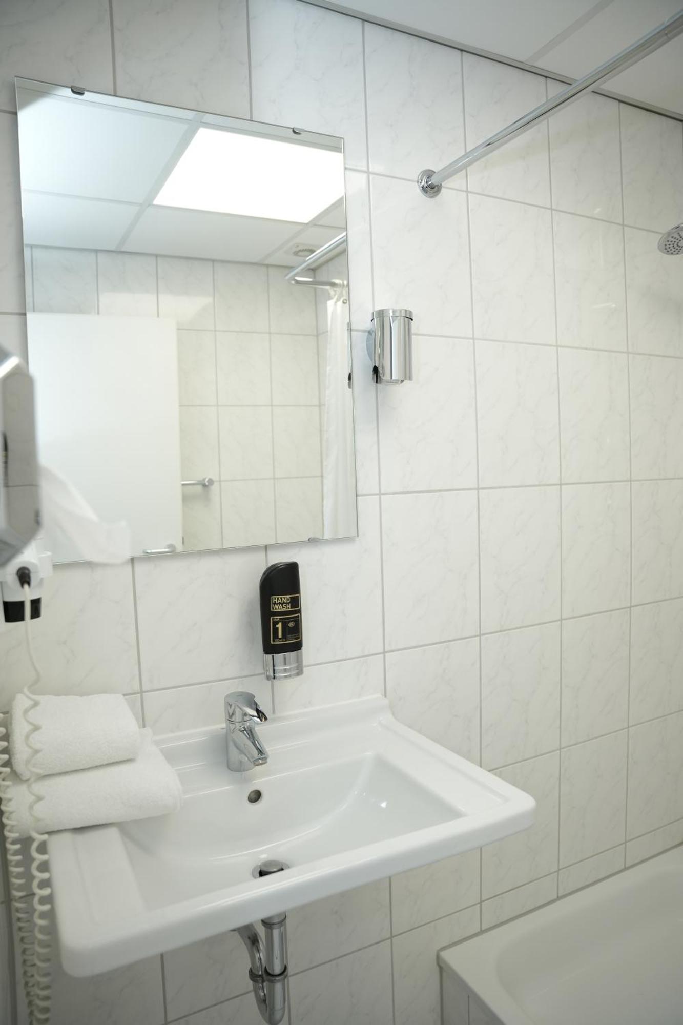 Weber Hotel マンハイム エクステリア 写真