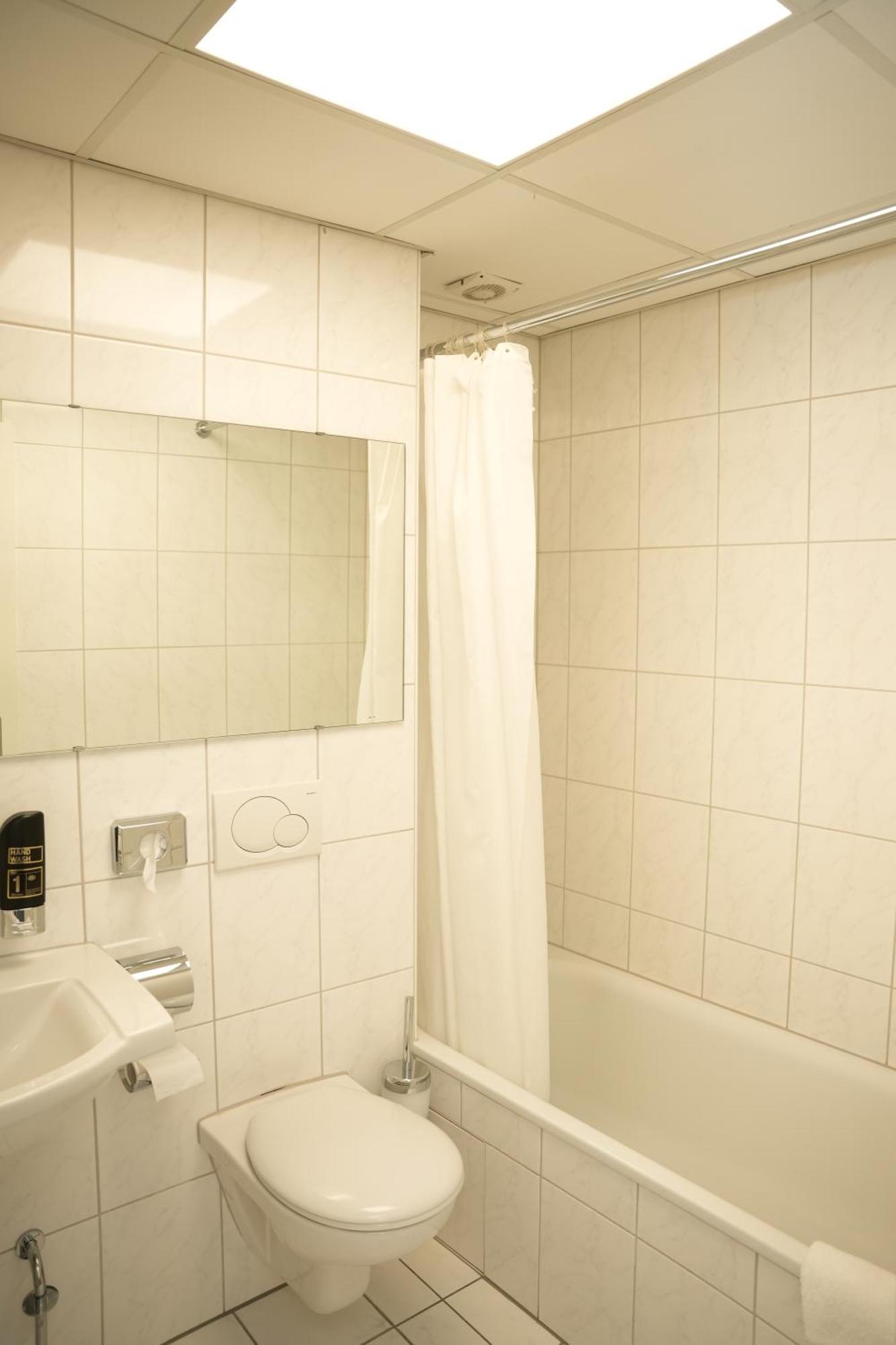 Weber Hotel マンハイム エクステリア 写真